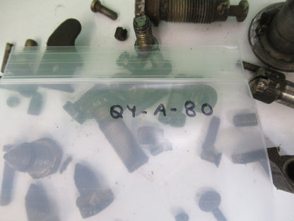 FÜR TEILE, SORTIERTE SCHRAUBEN, NÄHMASCHINE ANTIK, WIE ABGEBILDET Q4-A-80
