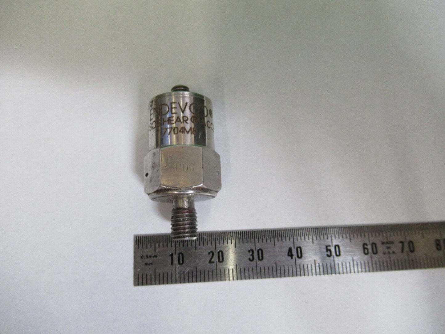 MEGGITT ENDEVCO 7704M8 RARE ACCELEROMETER SENSOR VIBRATION TEST AS PIC &Z5-A-01