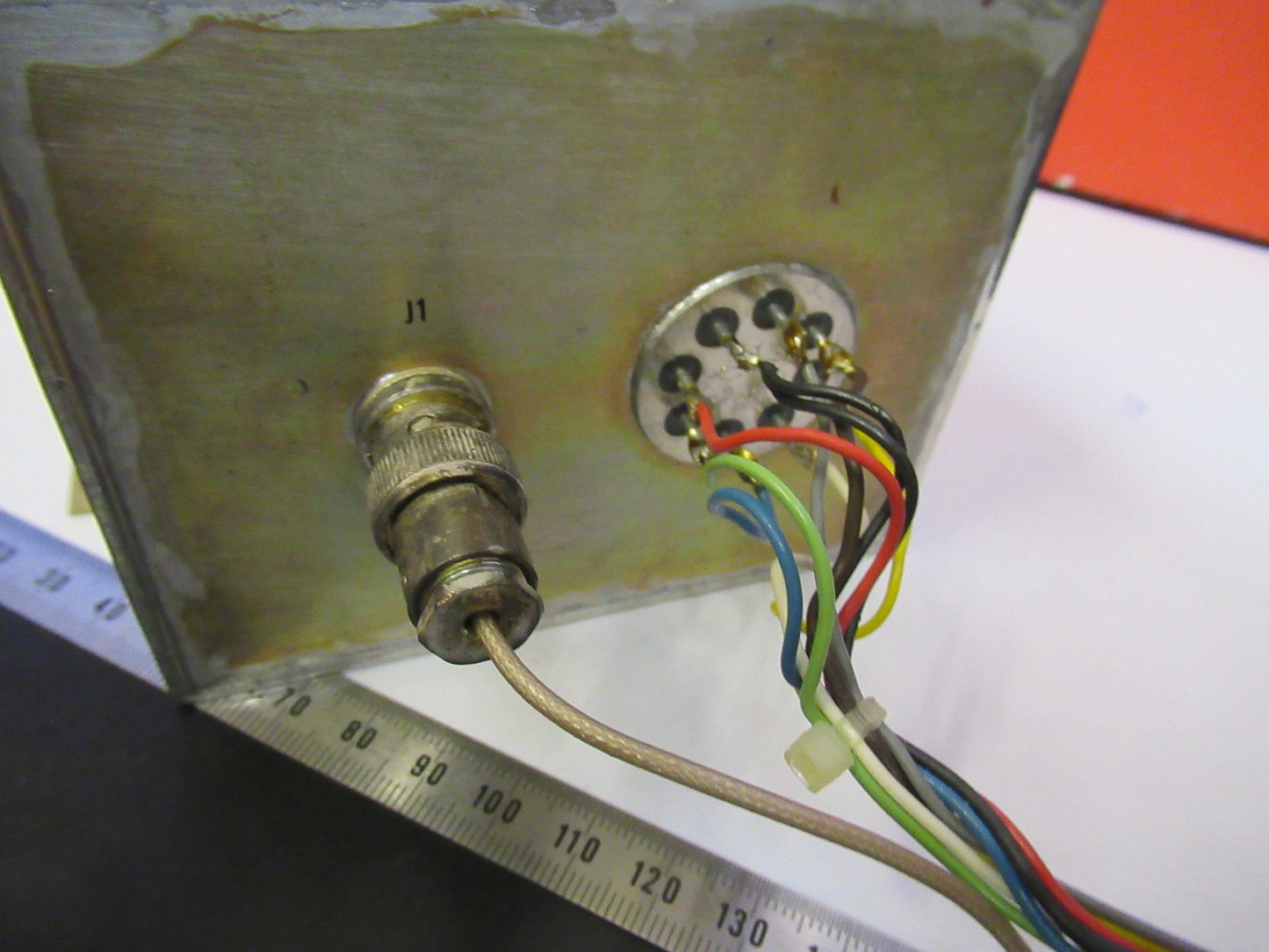 VINTAGE QUARTZ VECTRON OSCILLATOR FREQUENCY CONTROL 5 MHz AS PICTURED V8-B-71