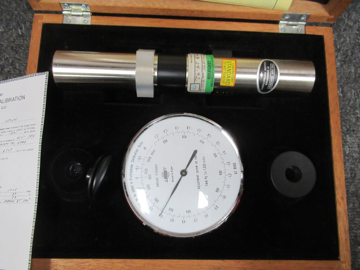 BRUEL KJAER 4220 PISTONPHONE MICROPHONE PRESSURE CALIBRATION AS PICTURED #LOB