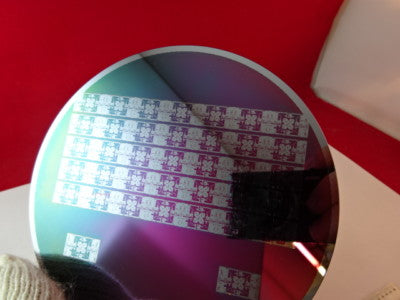 COLLECTABLE SEMICONDUCTOR WAFER SILICON WITH COMPONENTS NICE AS IS #83-A-25