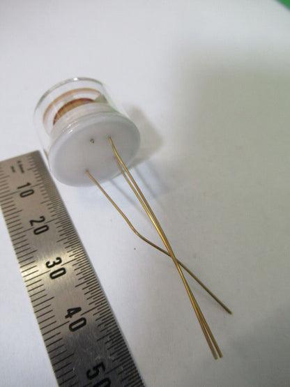 BENDIX 5 MHz QUARTZ FREQUENCY CONTROL RESONATOR GLASS PACKAGED AS PIC &Z5-A-16