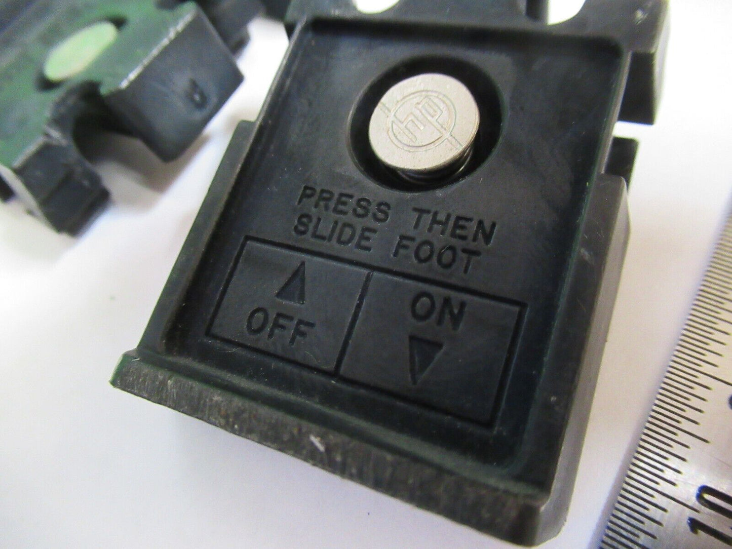 OLD HP HEWLETT PACKARD FEET LOT SPECTRUM ANALYZER PARTS AS PICTURED #W6-A-76