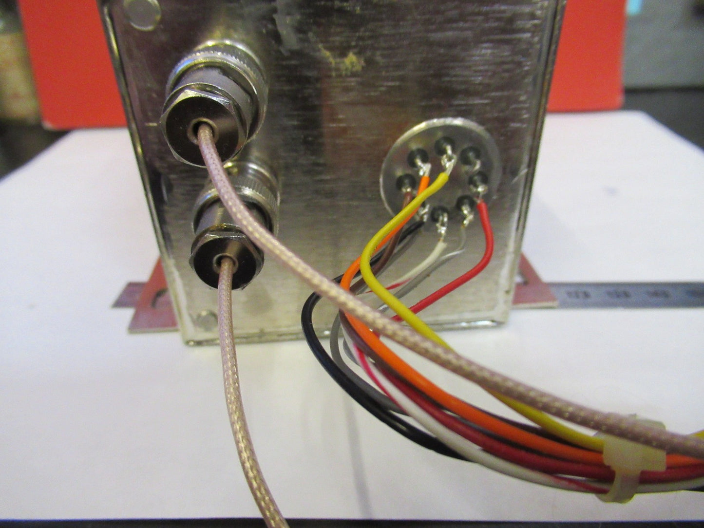 VINTAGE QUARTZ VECTRON OSCILLATOR FREQUENCY CONTROL 10 MHz AS PICTURED V8-B-70