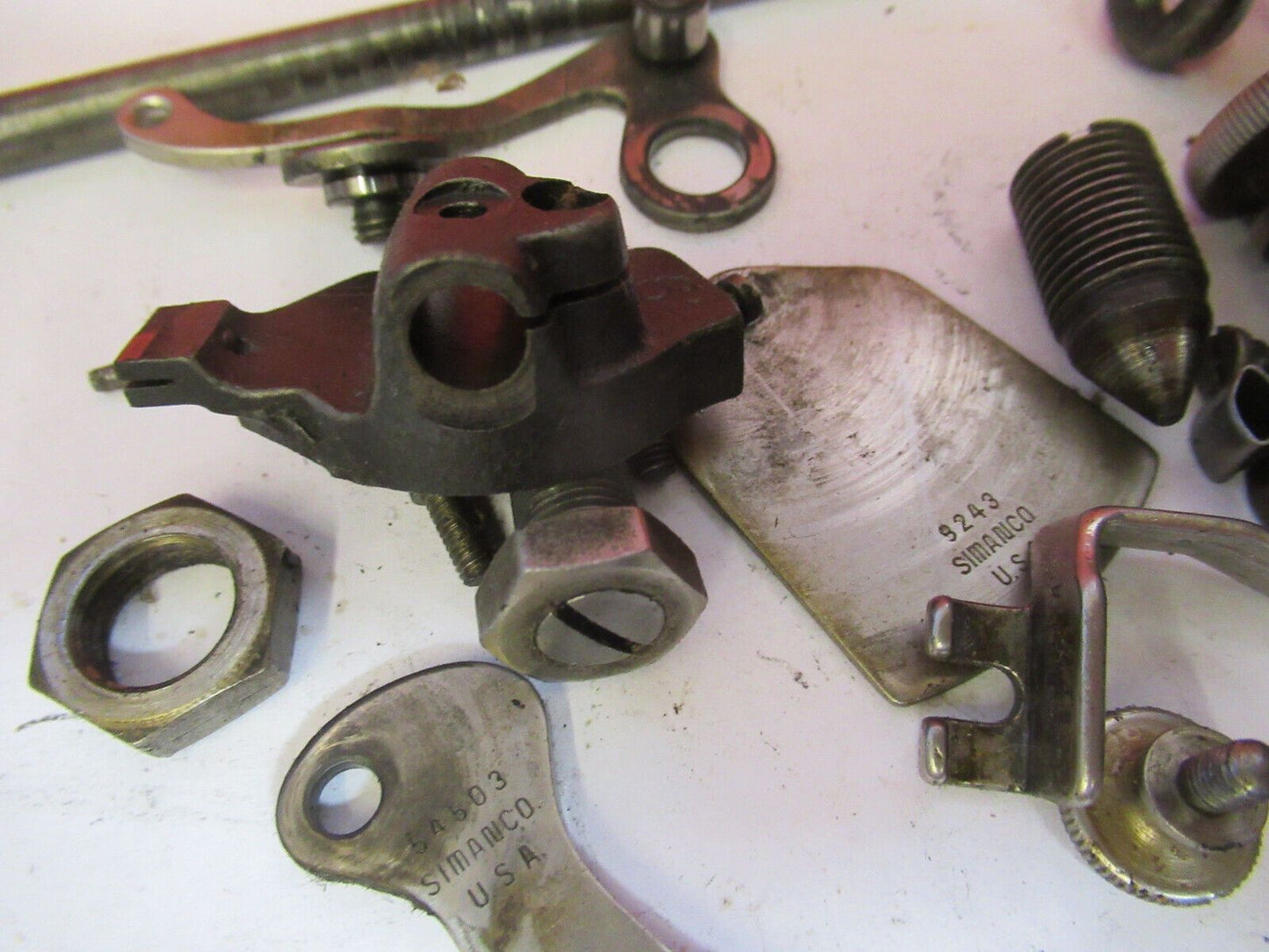 FOR PARTS OLD SINGER SEWING MACHINE ASSORTED INTERNAL PARTS as pictured &H9-B-67