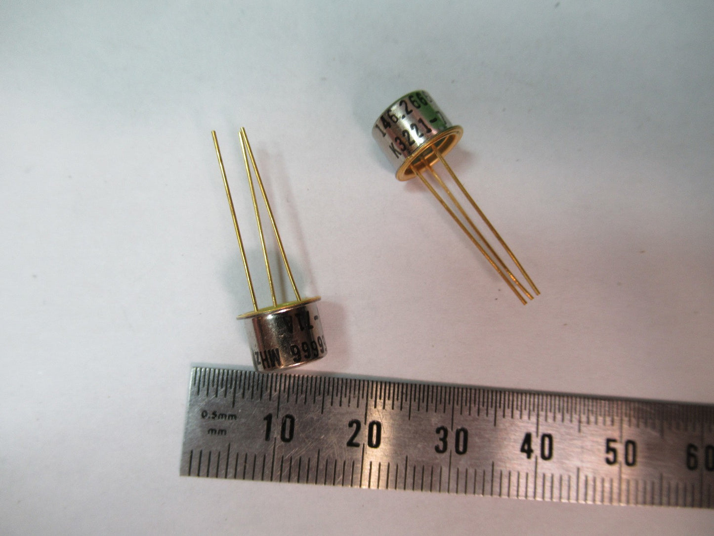 LOT BLILEY 146 MHz RESONATOR QUARTZ  FREQUENCY CONTROL AS PICTURED T5-A-100