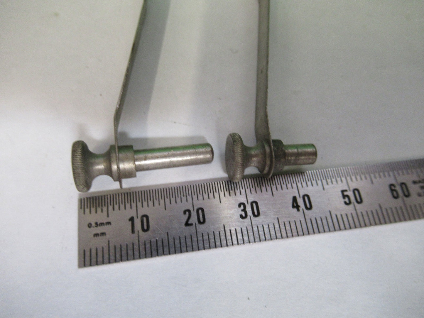 ANTIQUE ERNST LEITZ PAIR CLIPS STAGE MICROSCOPE PART AS PICTURED T3-B-28