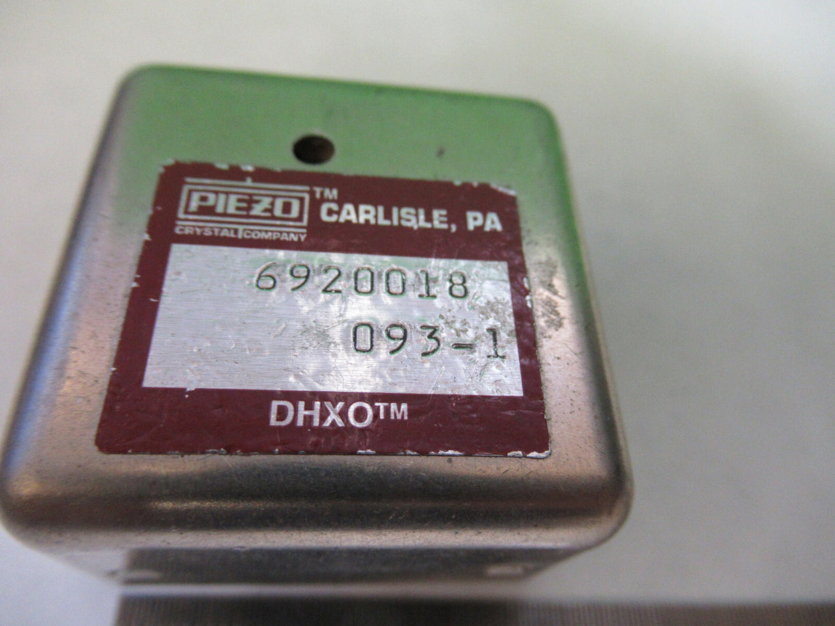 QUARTZ OSCILLATOR INTERNALLY HEATED PIEZO CARLISLE AS PICTURED G8-A-75