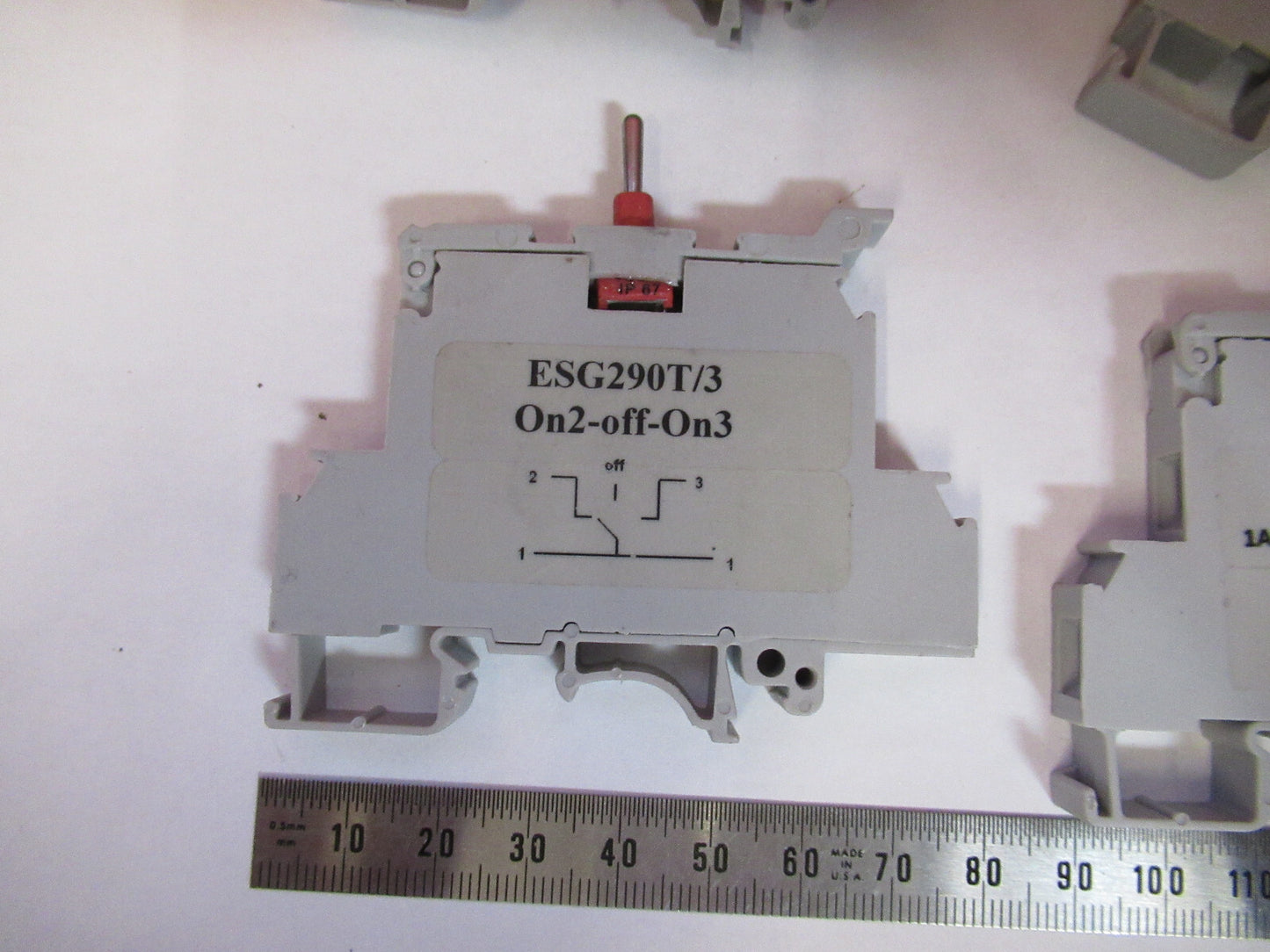 LOT INDUSTRIAL CONTROL SWITCHES ESG290T AS PICTURED X3-B-06
