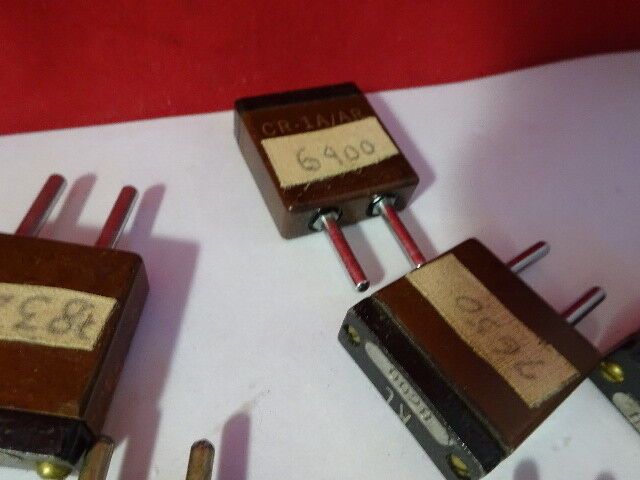 LOT VINTAGE QUARTZ CRYSTAL RESONATORS MIL SPEC FREQUENCY CONTROL RADIO #6V-A-22