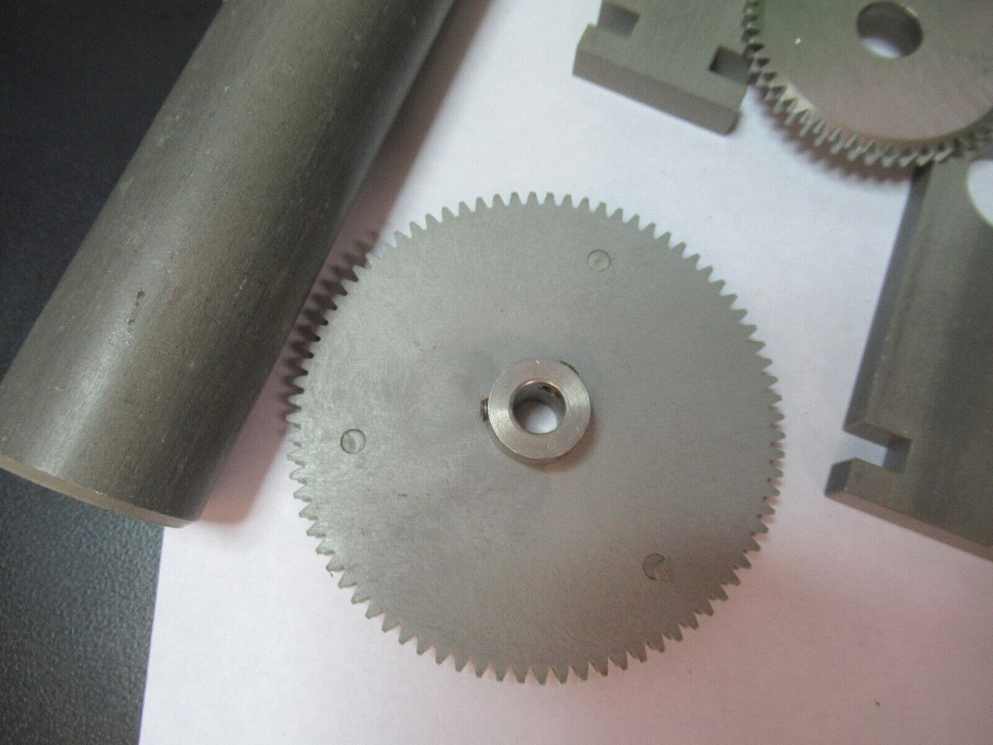 SERVO KIT LOT GEARS + ACCESSORIES ROBOTICS MECHATRONICS AS PICTURED G5-A-18