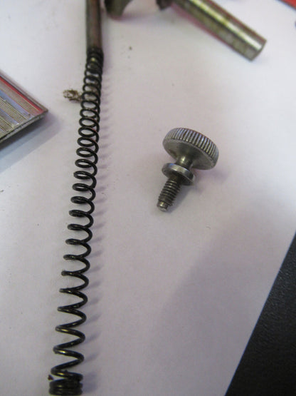 FOR PARTS OLD SINGER SEWING MACHINE ASSORTED INTERNAL PARTS as pictured &H9-B-64