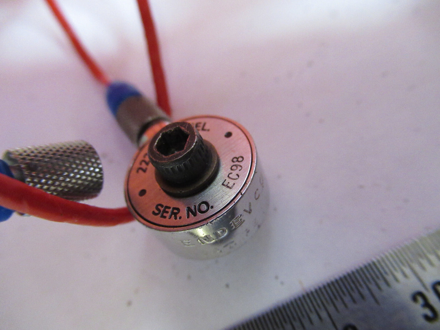 PCB PIEZOTRONICS ENDEVCO 2221C VIBRATION ACCELEROMETER AS PICTURED X8-B-15