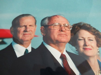 LARGE COLLECTABLE RUSSIA GORBACHEV USA BAKER WH MEETING VINTAGE PHOTOGRAPH &BLI