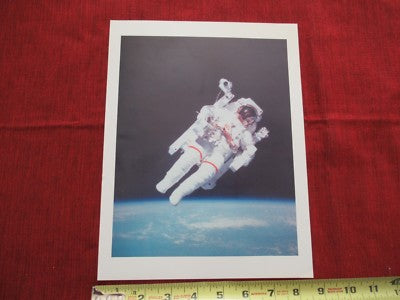 COLLECTABLE PRINT ASTRONAUT FLOATING IN PACE NASA VINTAGE REPRODUCTION &BLI