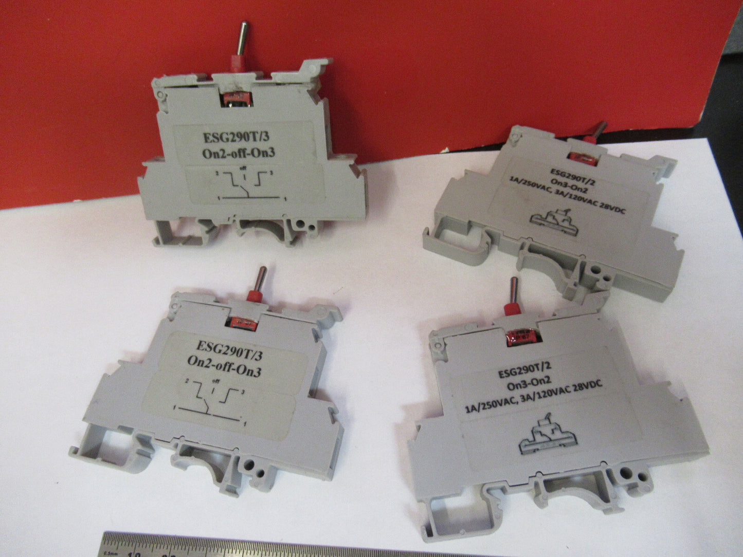 LOT INDUSTRIAL CONTROL SWITCHES ESG290T AS PICTURED X3-B-06