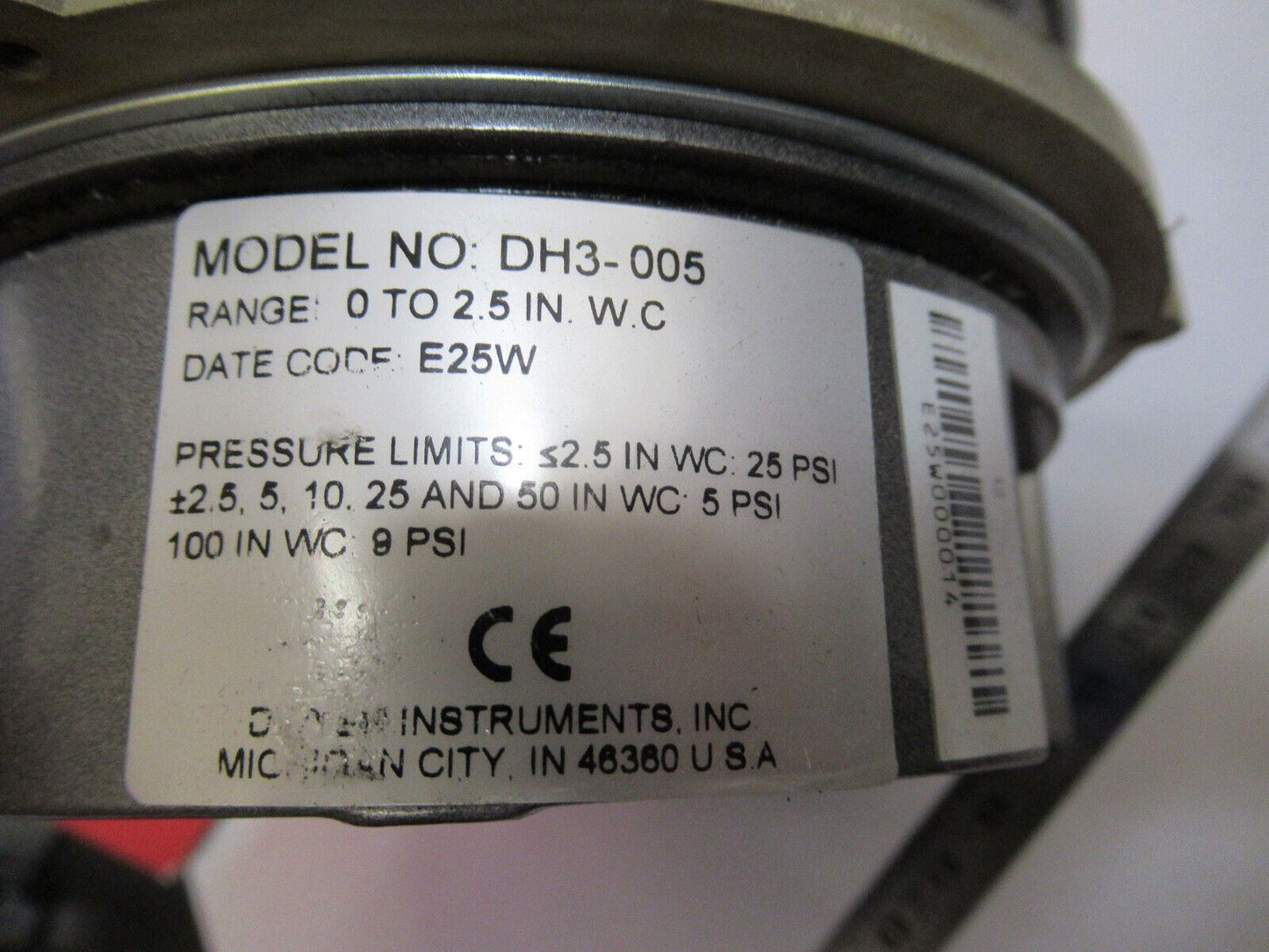 DWYER MODEL DH3-005 PRESSURE MONITORING WORKBENCH or CHAMBER AS PICTURED G4-A-10
