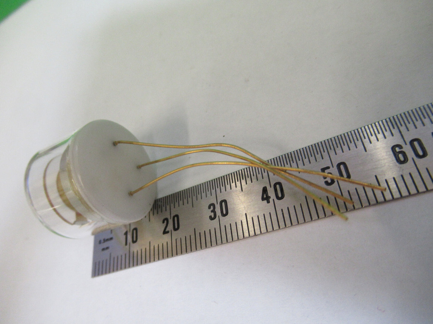 BENDIX 10 MHz QUARTZ FREQUENCY CONTROL RESONATOR GLASS PACKAGED AS PIC &Z5-A-15