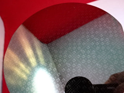 SILICON WAFER WITH COMPONENTS DEVICES COLLECTABLE PART AS PICTURED &Z7-19