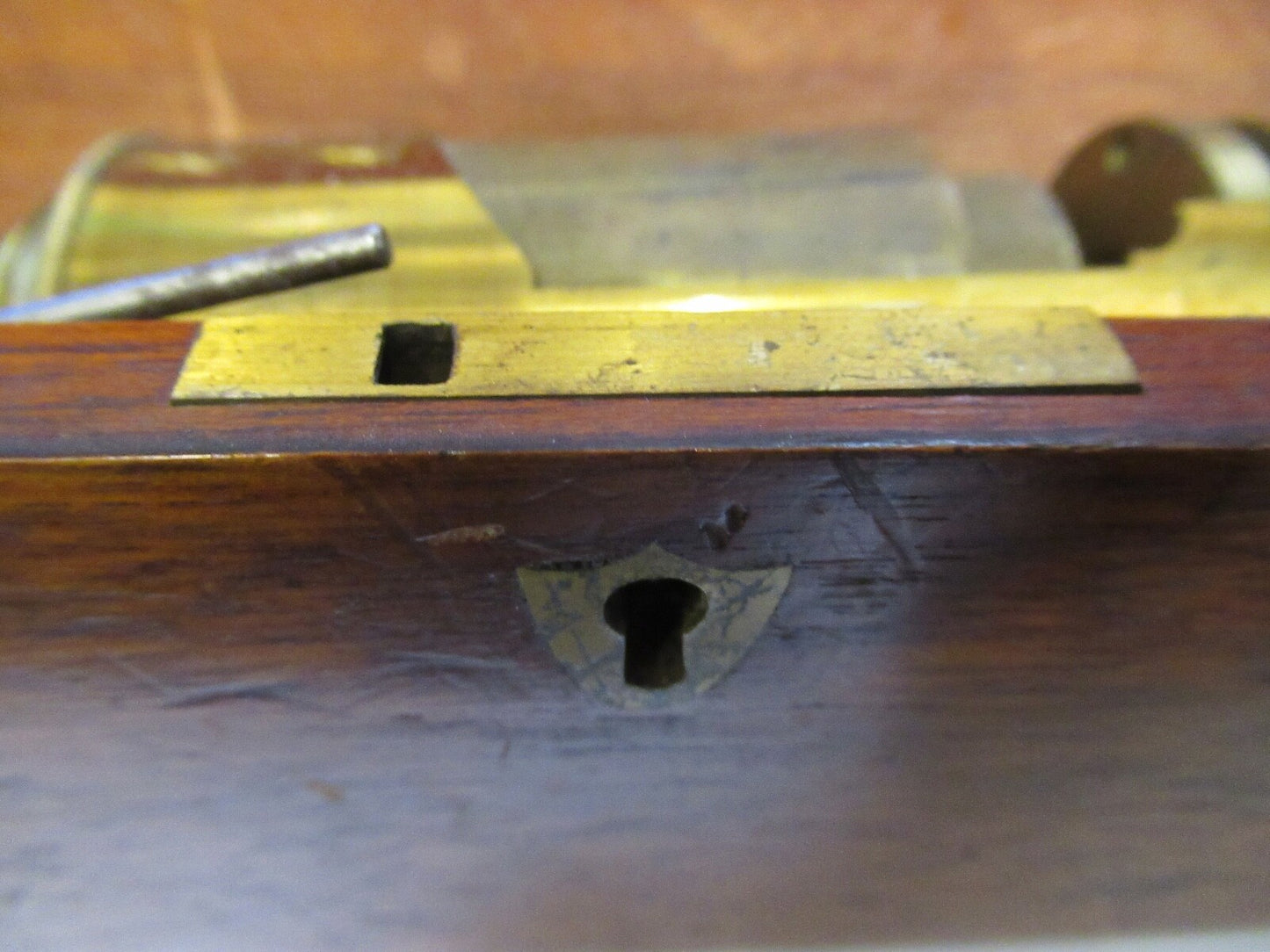 ANTIQUE BRASS RARE 1840s ENGLISH MICROSCOPE with ACCESSORIES NO KEY  7-ft-01