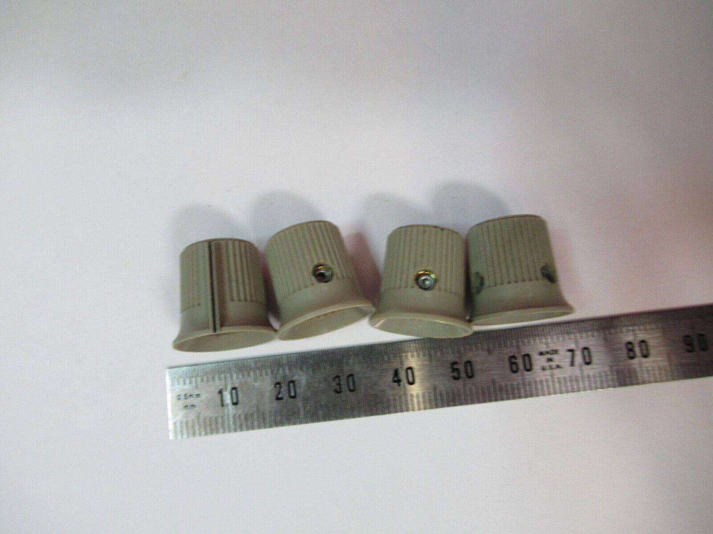 HP HEWLETT PACKARD SET OF PLASTIC KNOBS INSTRUMENT AS PICTURED Y6-B-18