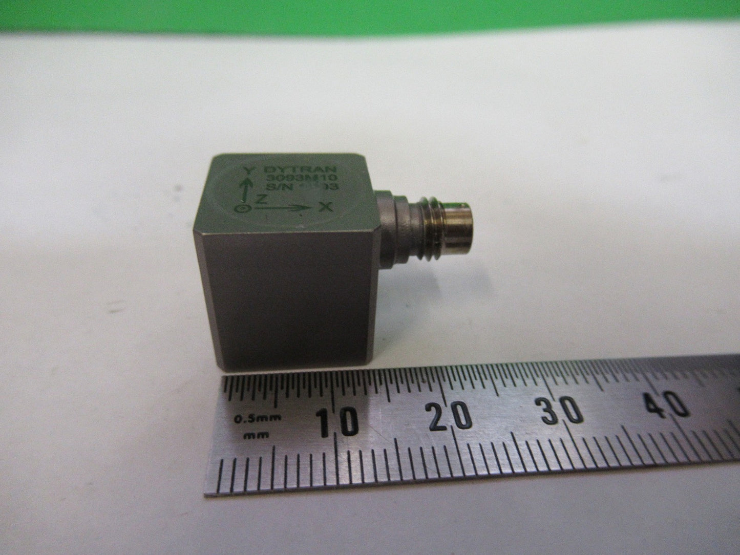 ACCELEROMETER DYTRAN 3093M10 VIBRATION SENSOR 50 mV/g TRIAX as pictured  V3-A-80