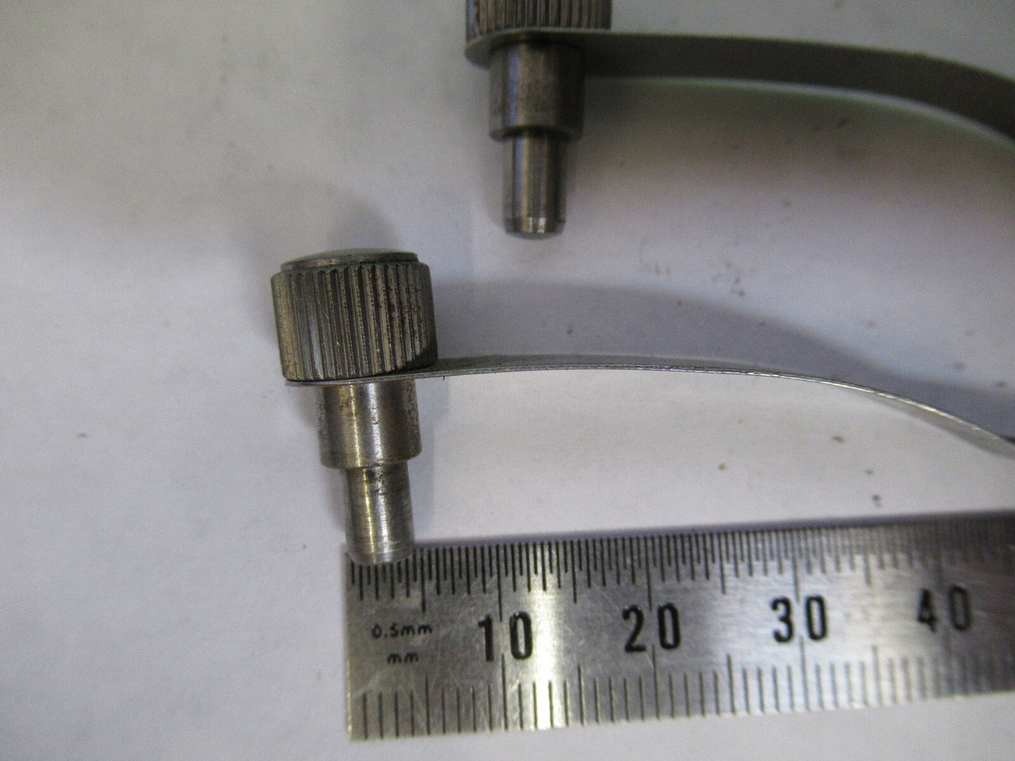 BAUSCH LOMB PAIR CLIPS STAGE MICROSCOPE PART AS PICTURED X9-B-66