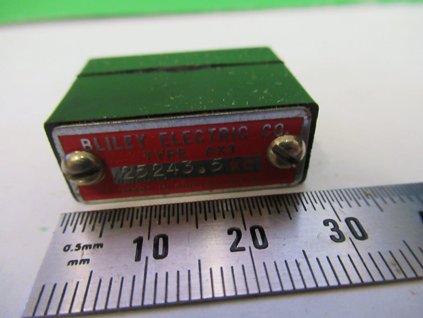 VINTAGE WWII BLILEY QUARTZ CRYSTAL AX2 25243.5 KC FREQUENCY RADIO AMATEUR S1-B32