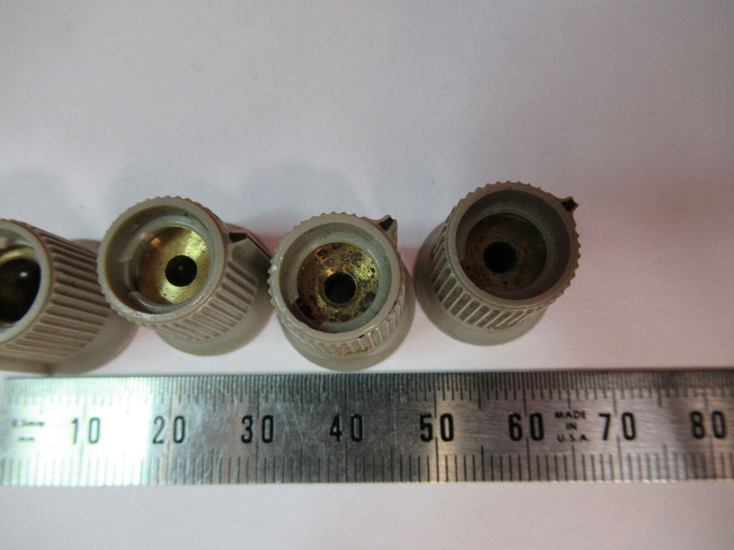 HP HEWLETT PACKARD SET OF PLASTIC KNOBS INSTRUMENT AS PICTURED Y6-B-18