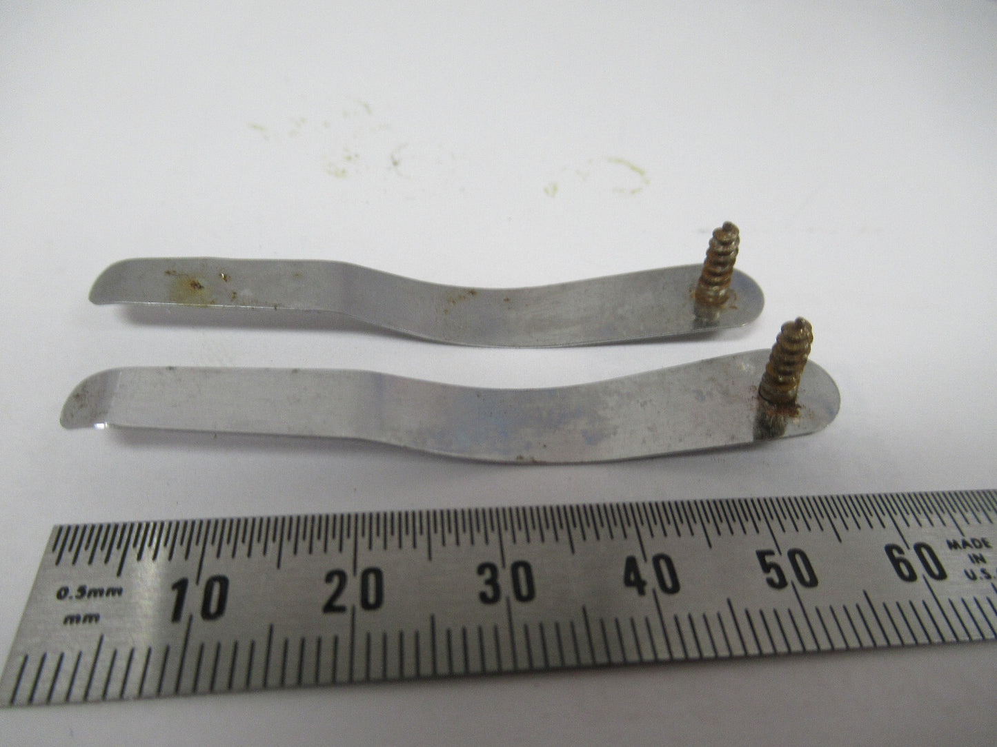 AO SPENCER PAIR CLIPS VINTAGE MICROSCOPE PART AS PICTURED W1-A-10