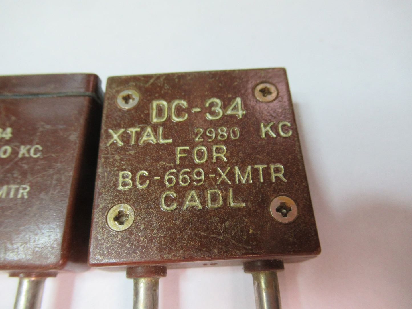 ANTIQUE WWII SIGNAL CORP RESONATOR QUARTZ  FREQUENCY CONTROL AS PICTURED T5-A-98