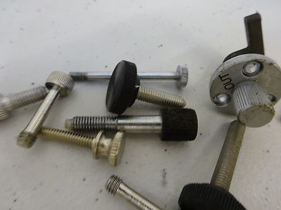 MIKROSKOP-TEILE LOT SCHRAUBEN KNÖPFE ETC WIE IST BIN#P4-B-48