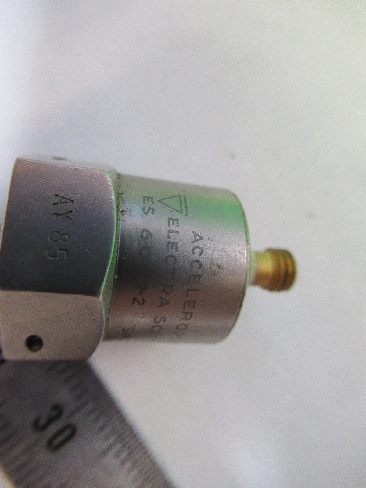 ELECTRA SCIENTIFIC SENSOR ACCELEROMETER 10-32 connector AS PICTURED  98-A-14