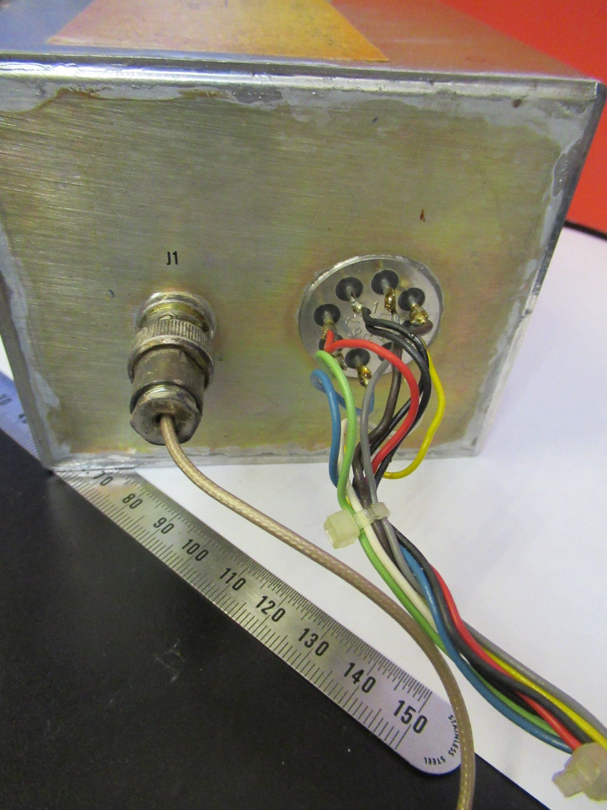 VINTAGE QUARTZ VECTRON OSCILLATOR FREQUENCY CONTROL 5 MHz AS PICTURED V8-B-71