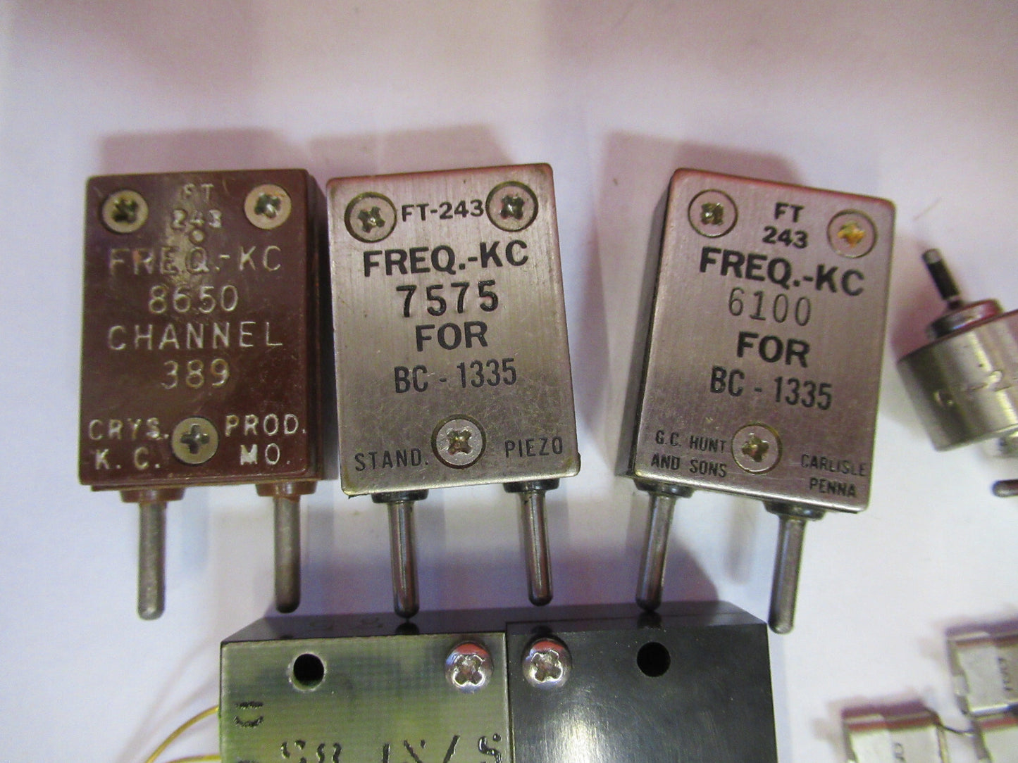 LOT VINTAGE WWII  QUARTZ CRYSTAL FT-243  KC FREQUENCY RADIO AMATEUR X3-B-16