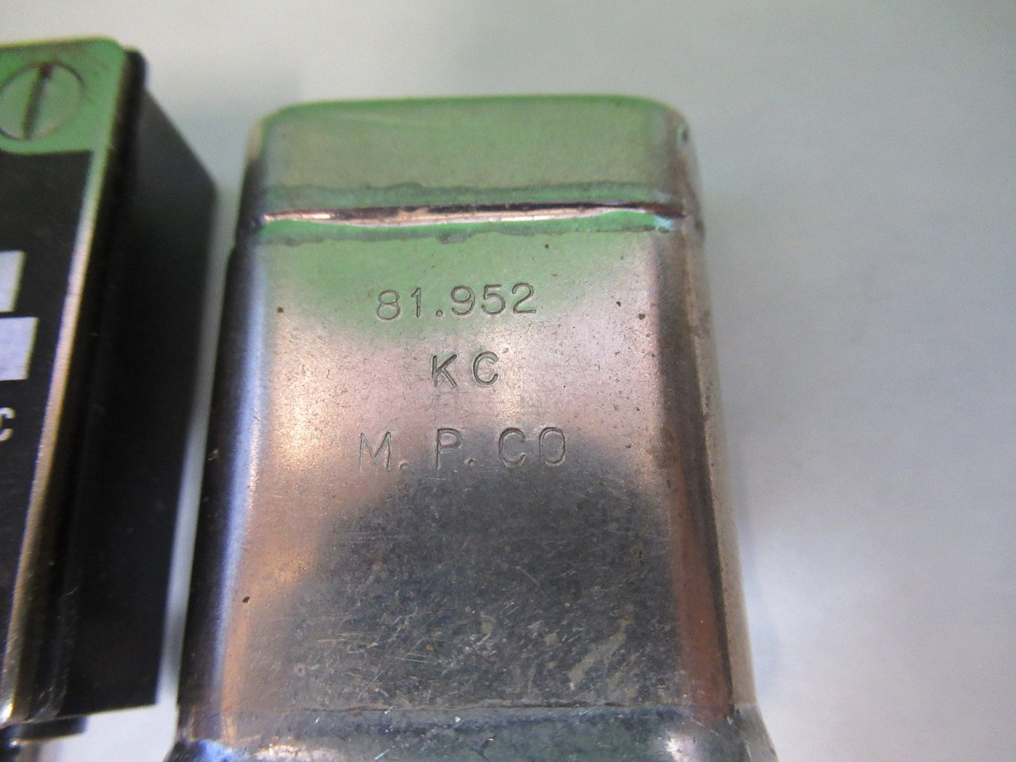 ANTIQUE MOTOROLA QUARTZ CRYSTAL FREQUENCY CONTROL RADIO AS PICTURED T6-B-41