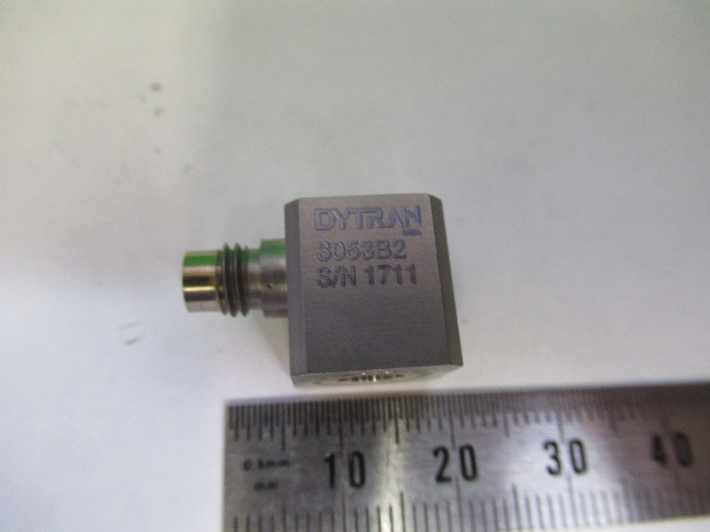 ACCELEROMETER DYTRAN 3053B2 VIBRATION SENSOR 10 mV/g TRIAX as pictured  V3-A-82