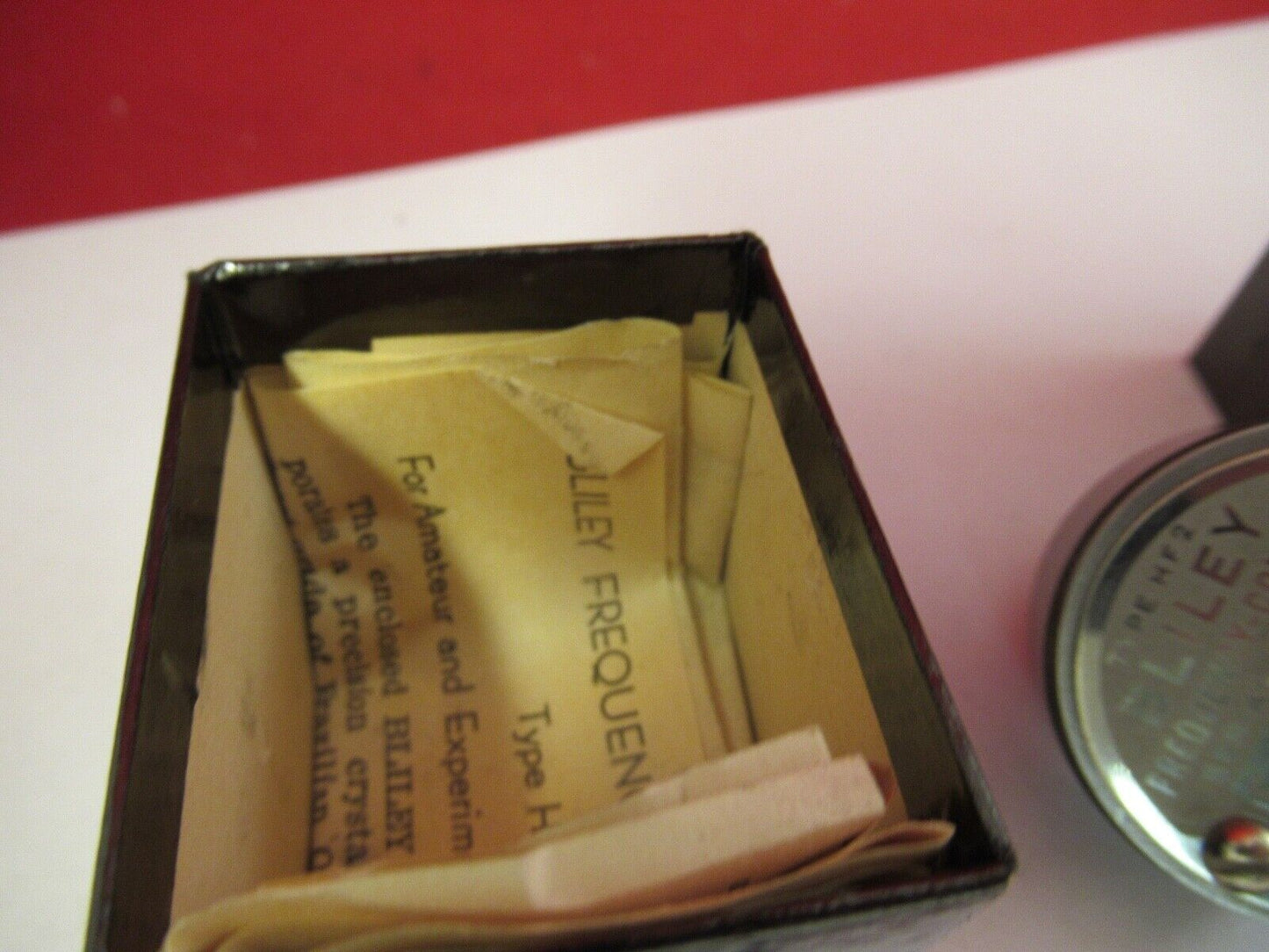 VINTAGE 1940's QUARTZ CRYSTAL BLILEY HF2 FREQUENCY 28514 KC +BOX &9-A-50