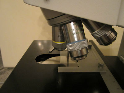 LEITZ MICROSCOPE LABORLUX 12 OPTICS 4 OBJECTIVES POWER UP AND OPERATES OK