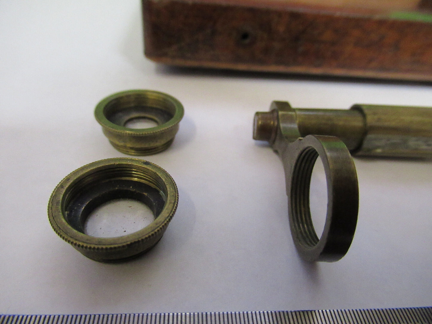 ANTIQUE UNKNOWN BRASS MICROSCOPE + CASE circa 1830 AS PICTURED X6-A-80