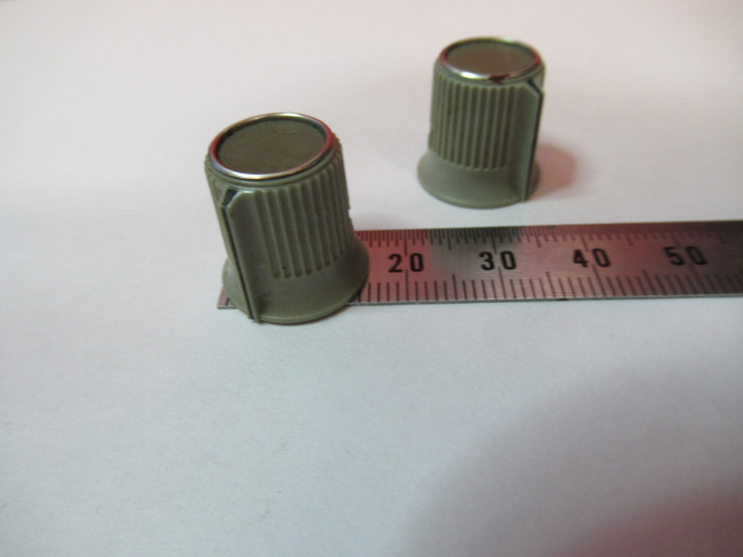 HP HEWLETT PACKARD SET OF PLASTIC KNOBS INSTRUMENT AS PICTURED Y6-B-09