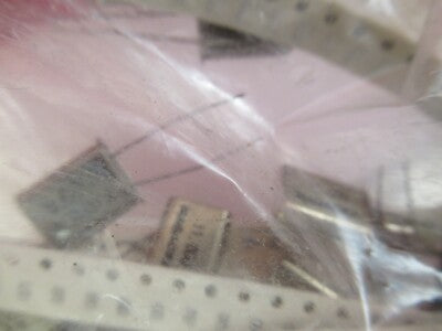 LOT QUARTZ CRYSTALS + COMPONENTS TO MAKE OSCILLATORS AS PICTURED &10-A-77
