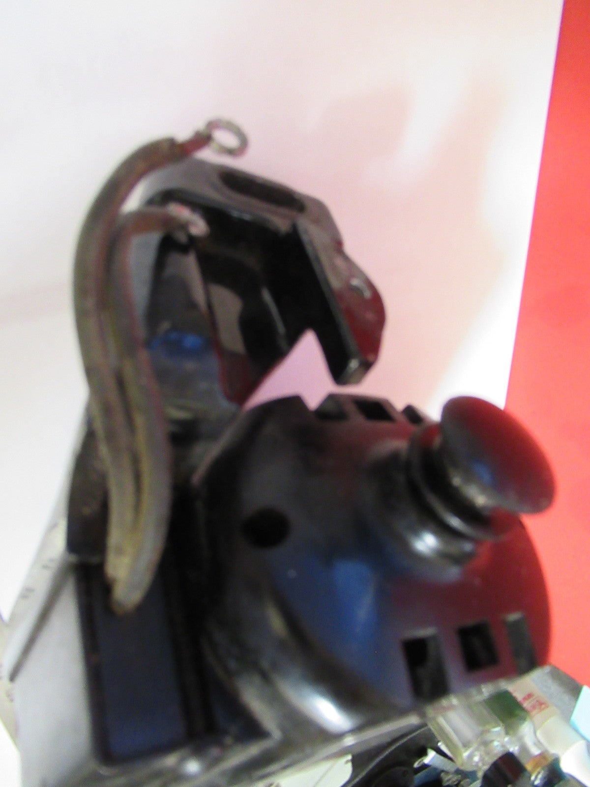 SINGER SEWING MACHINE ELECTRIC MOTOR AS IS AS PICTURED V7-A-53