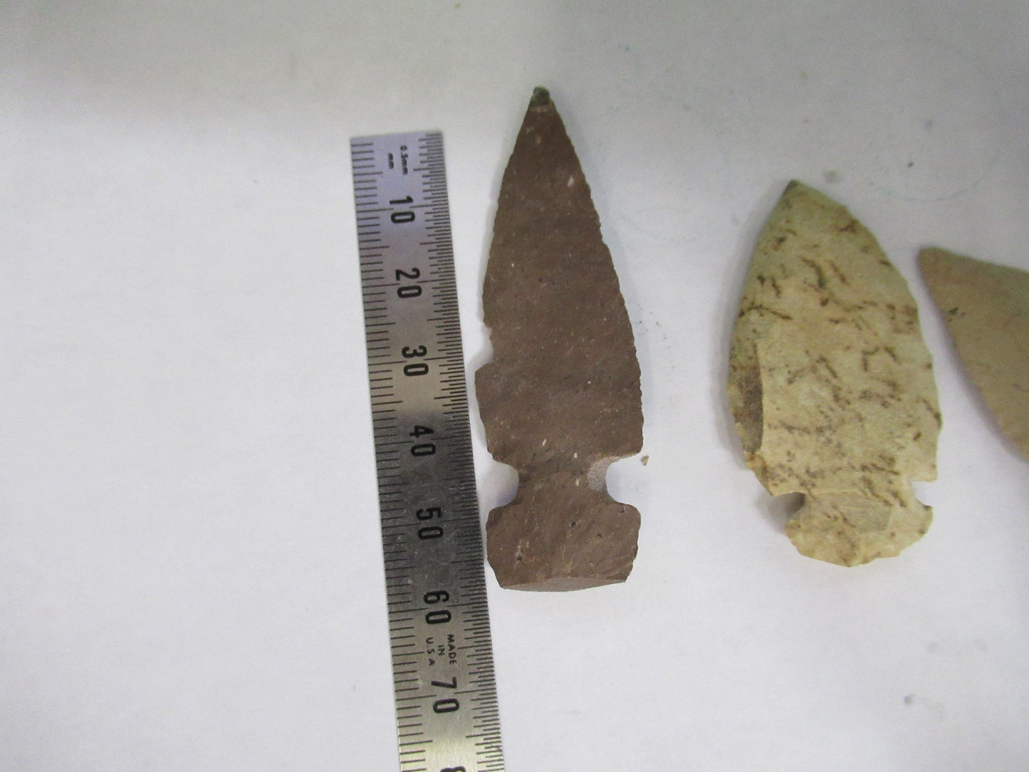 LOT STONE & OBSIDIAN ARROW HEADS AS PICTURED W3-C-46