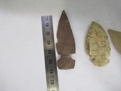 LOT STONE & OBSIDIAN ARROW HEADS AS PICTURED W3-C-46