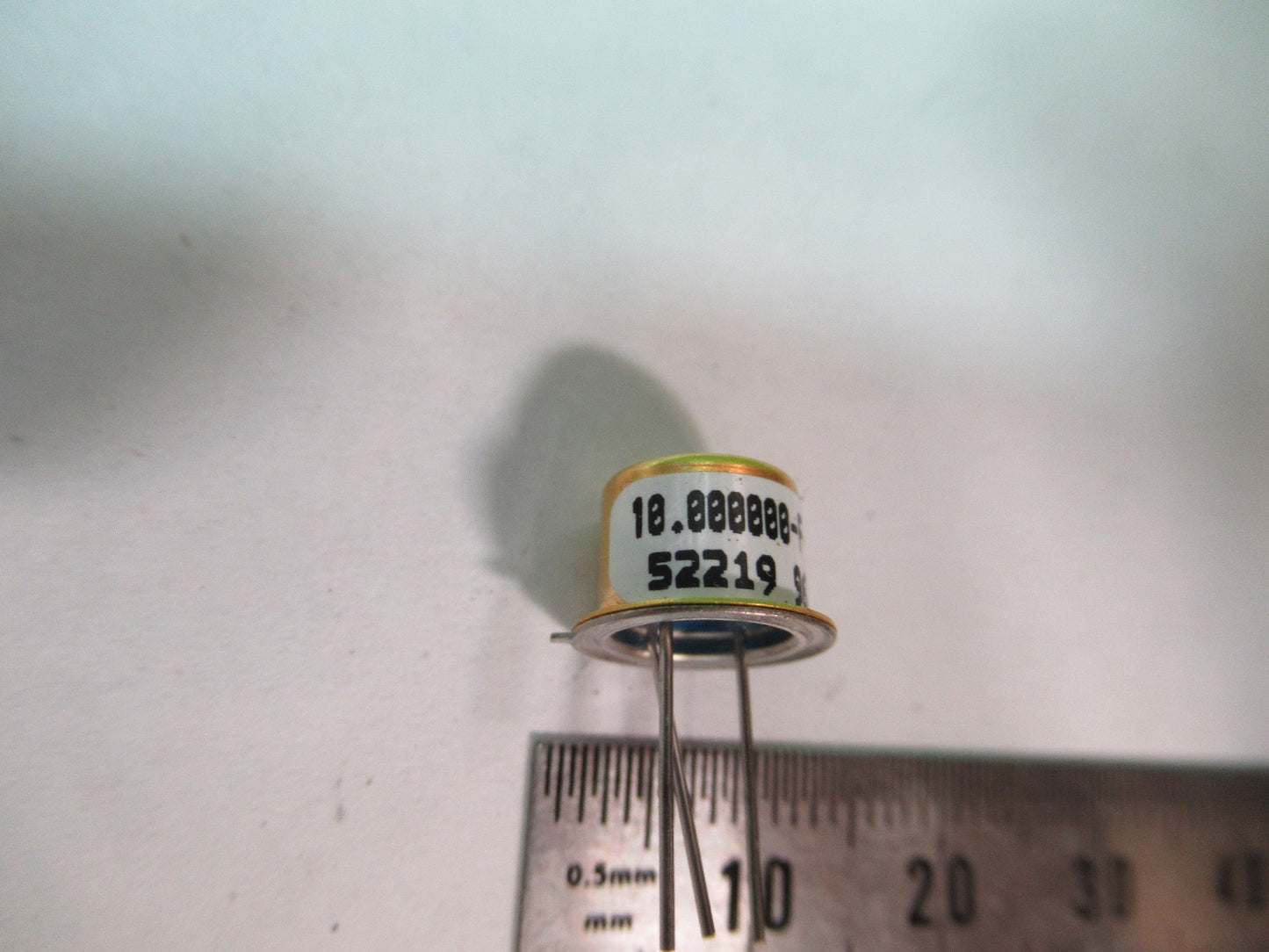FEI SPACE SWEPT 10 MHz RESONATOR QUARTZ  FREQUENCY CONTROL AS PICTURED T5-A-102