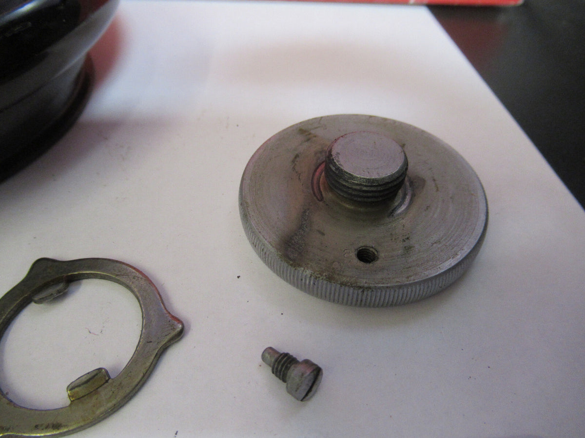Old Singer Sewing Machine Model Pulley Assembly as picture