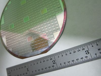OPTICAL COMPONENTS ON WAFER IN SAPPHIRE SUBSTRATE OPTICS AS IS BIN#U8-32