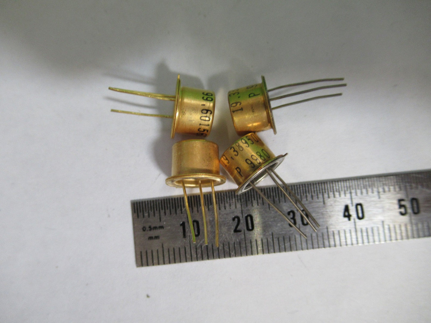 KVG SPACE SWEPT MHz RESONATOR QUARTZ FREQUENCY CONTROL AS PICTURED T5-A-106