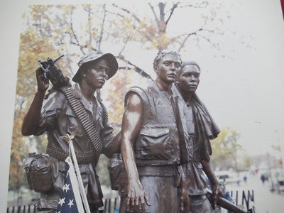 LARGE COLLECTABLE VIETNAM SOLDIERS VINTAGE PHOTOGRAPH BRONZE MONUMENT &BLI